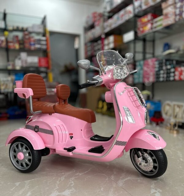 2 Seater Battery operated Vespa.(Pink)